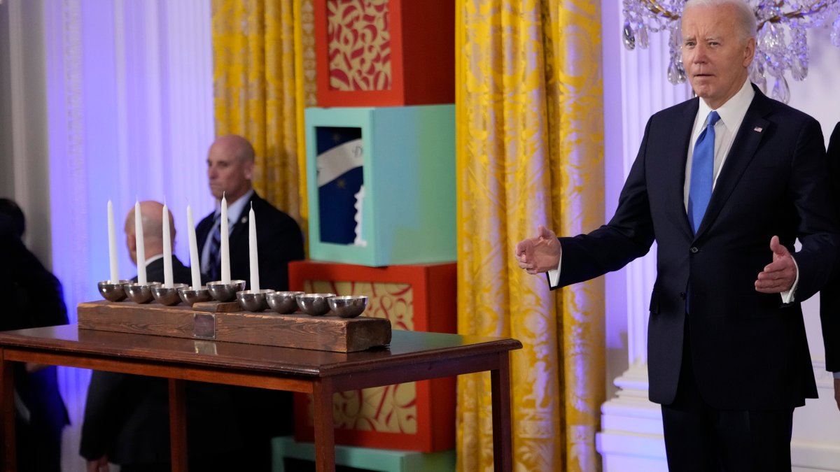 Biden hosts Hanukkah ceremony at White House with Jewish leaders – NBC Bay Area - Vimarsana News