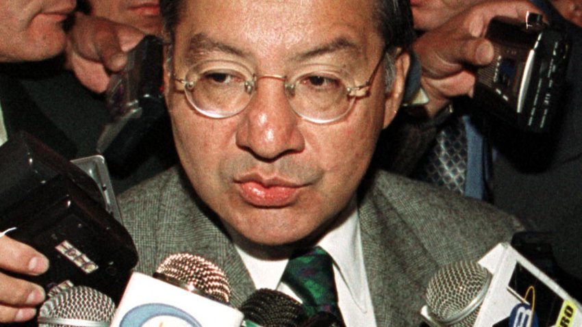 US ambassador to Bolivia, Manuel Rocha, talks to the press 11 July 2001.