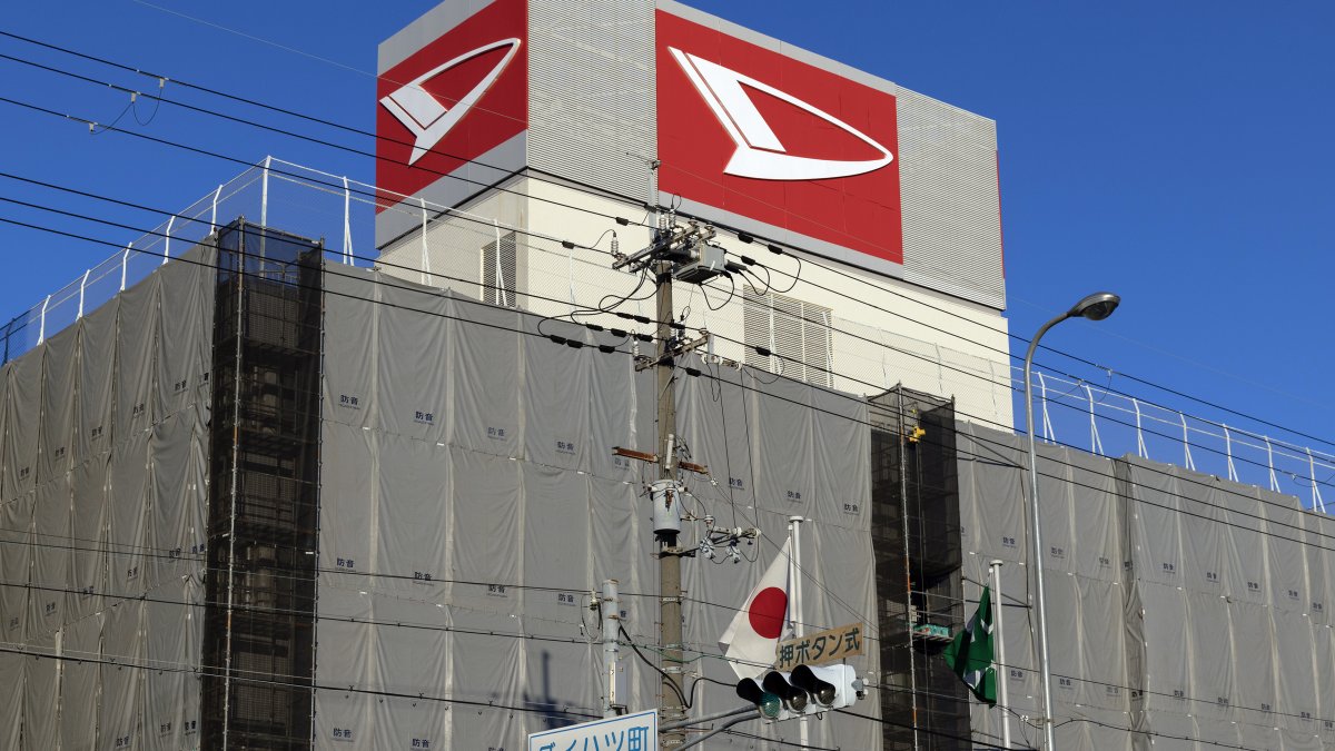 Toyota small car maker Daihatsu shuts down Japan factories – NBC Bay Area - Vimarsana News