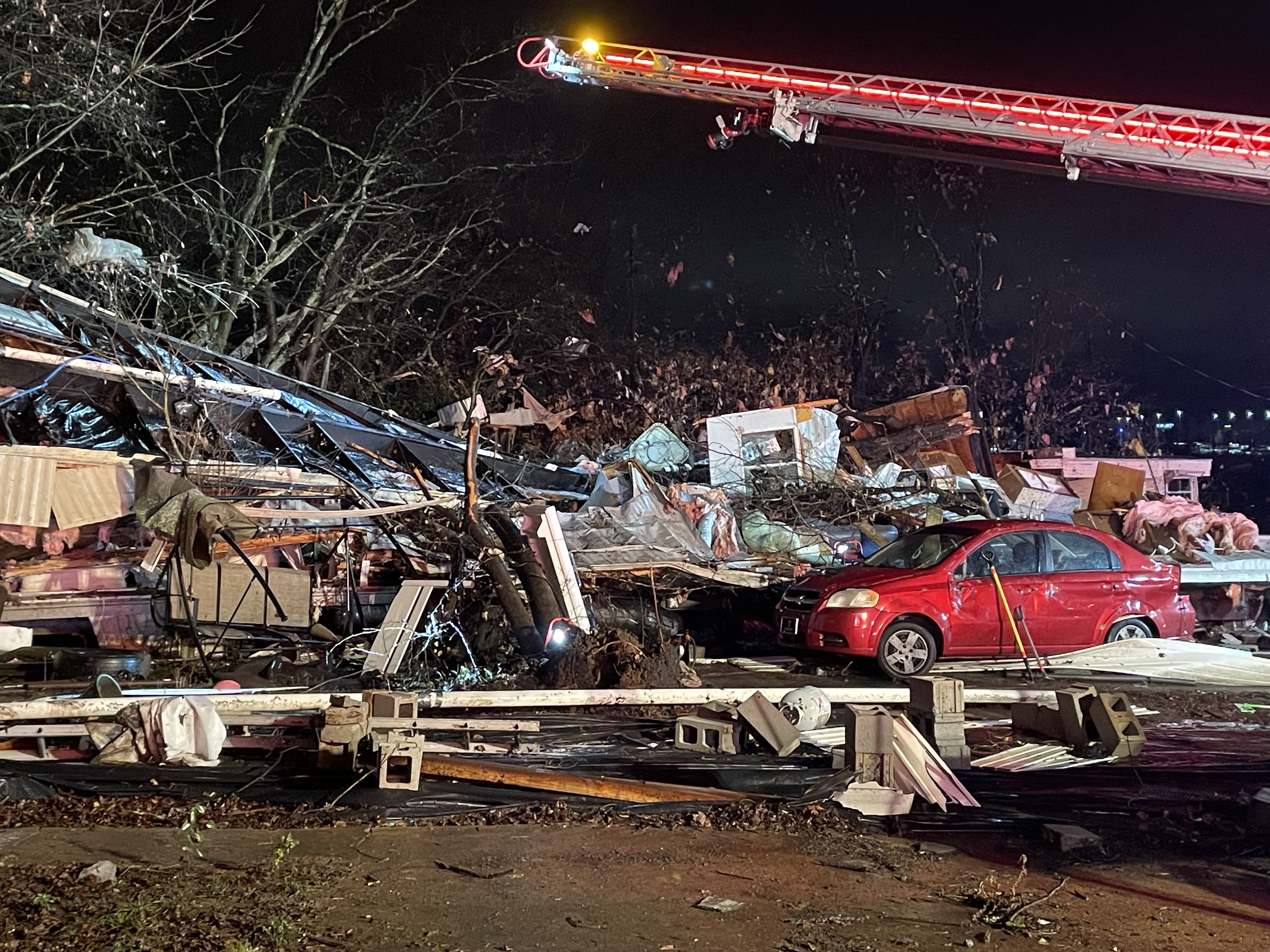 6 dead, nearly 2 dozen injured after severe storms tear through central  Tennessee