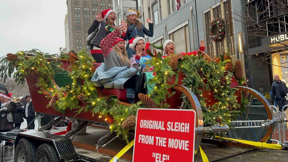 Santa's sleigh from 'Elf' arrives in New York City for fan photos – NBC Bay Area - Vimarsana News