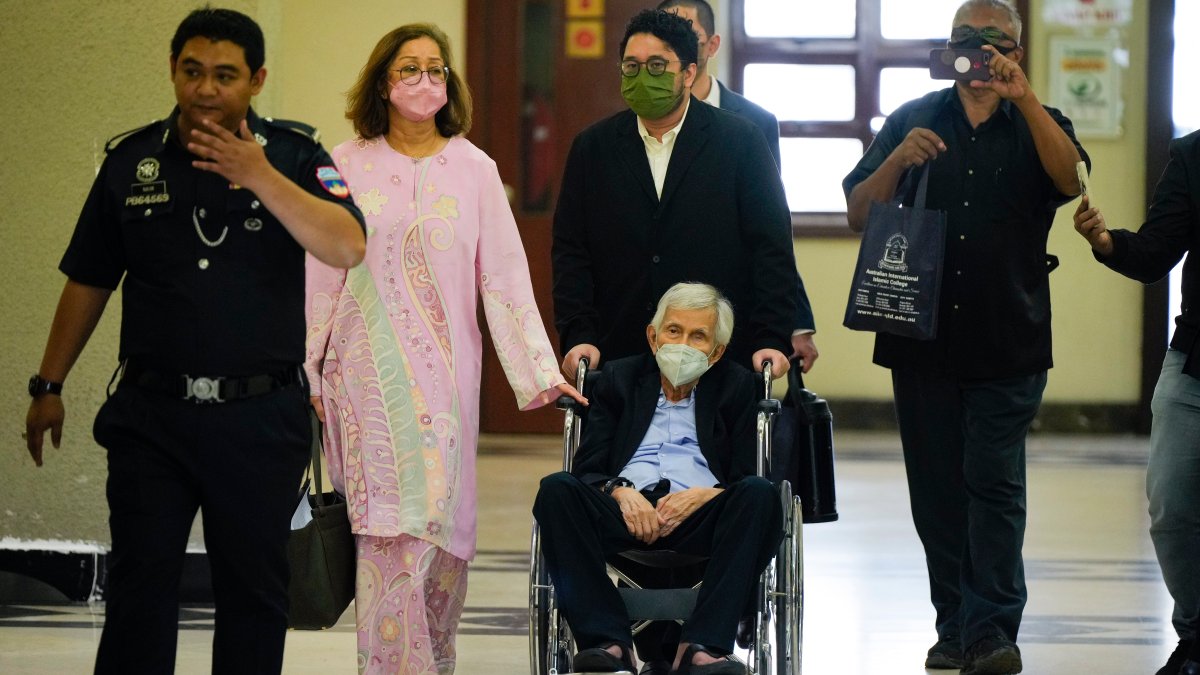 Malaysia charges former minister for not declaring assets – NBC Bay Area - Vimarsana News