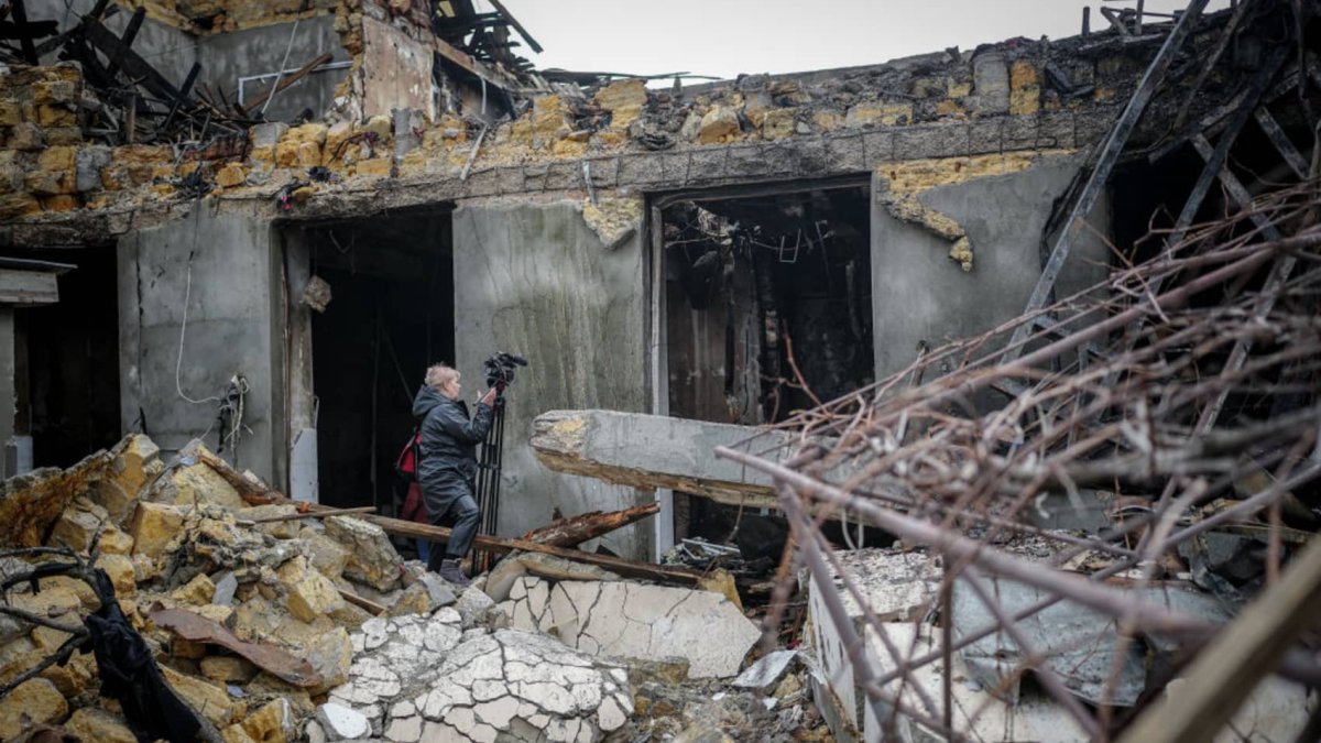 Ukraine war live updates: Russian drone strike kills 3 in Odesa; Zelenskyy says Polish border crisis 'utterly unacceptable' – NBC Bay Area - Vimarsana News