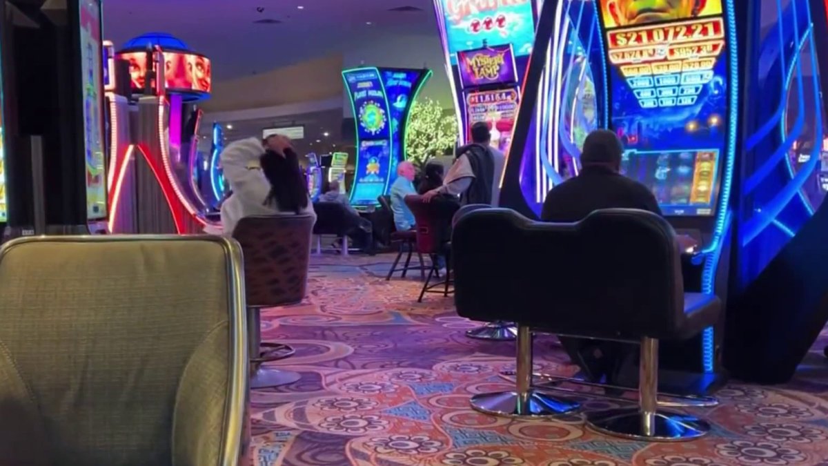 Rain keeps fans inside casinos in Las Vegas – NBC Bay Area