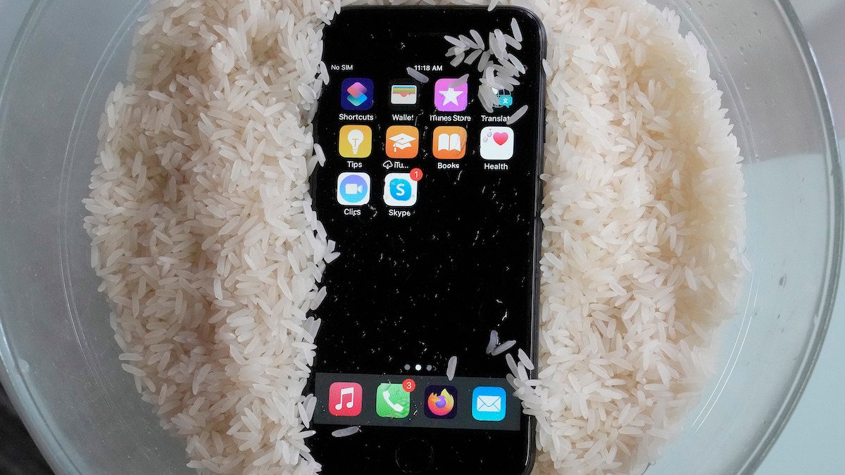 How do I dry out my iPhone or Android if it gets soaked in water? – NBC Bay Area - Vimarsana News