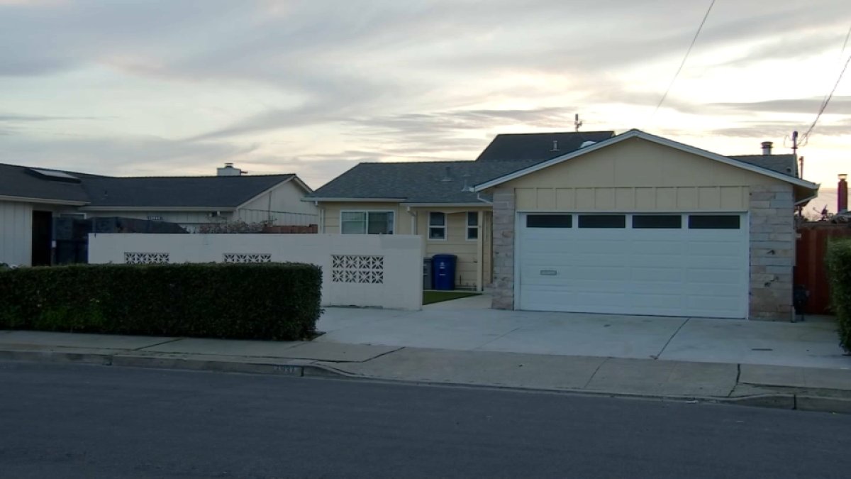 Man arrested after allegedly running brothel out of San Leandro home - Vimarsana News