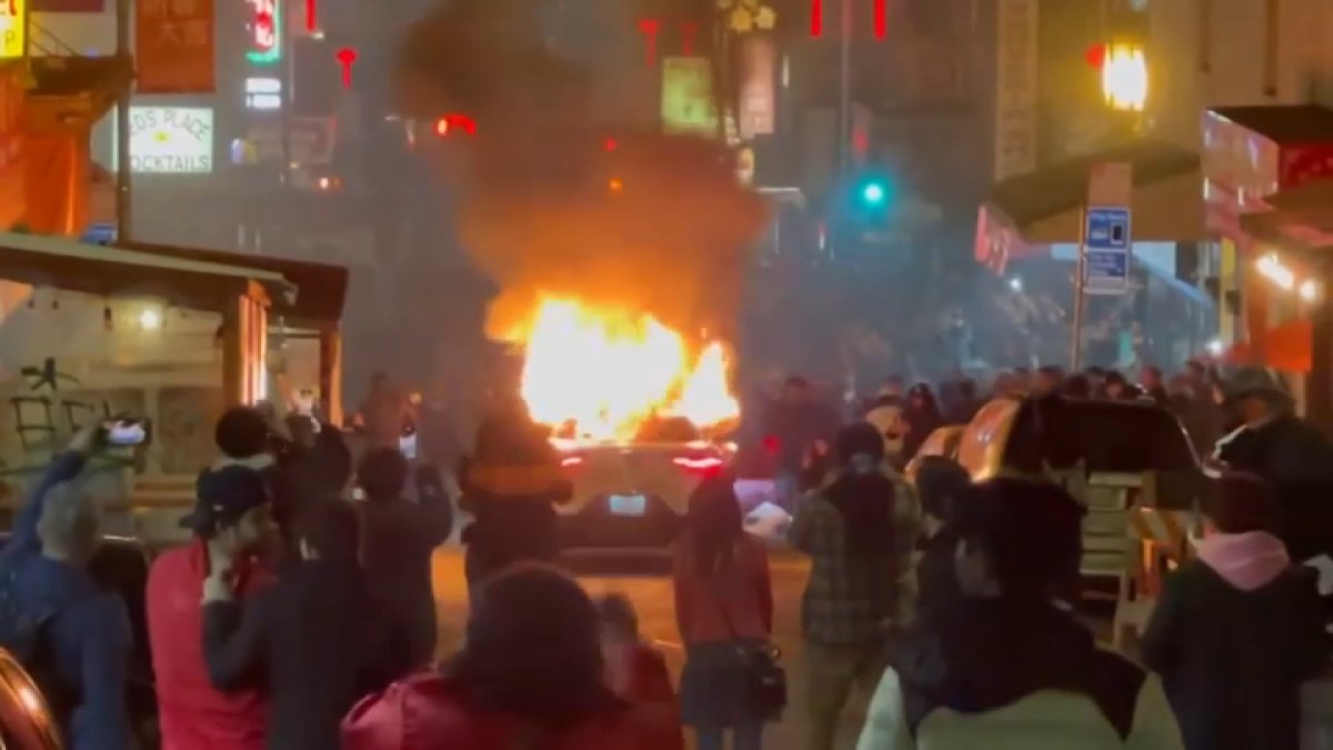 Authorities work to identify people who set Waymo car on fire in San Francisco - Vimarsana News