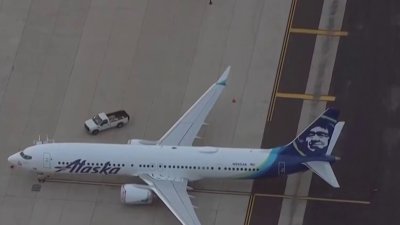 Teen accused of trying to storm cockpit during Alaska Airlines flight from San Diego