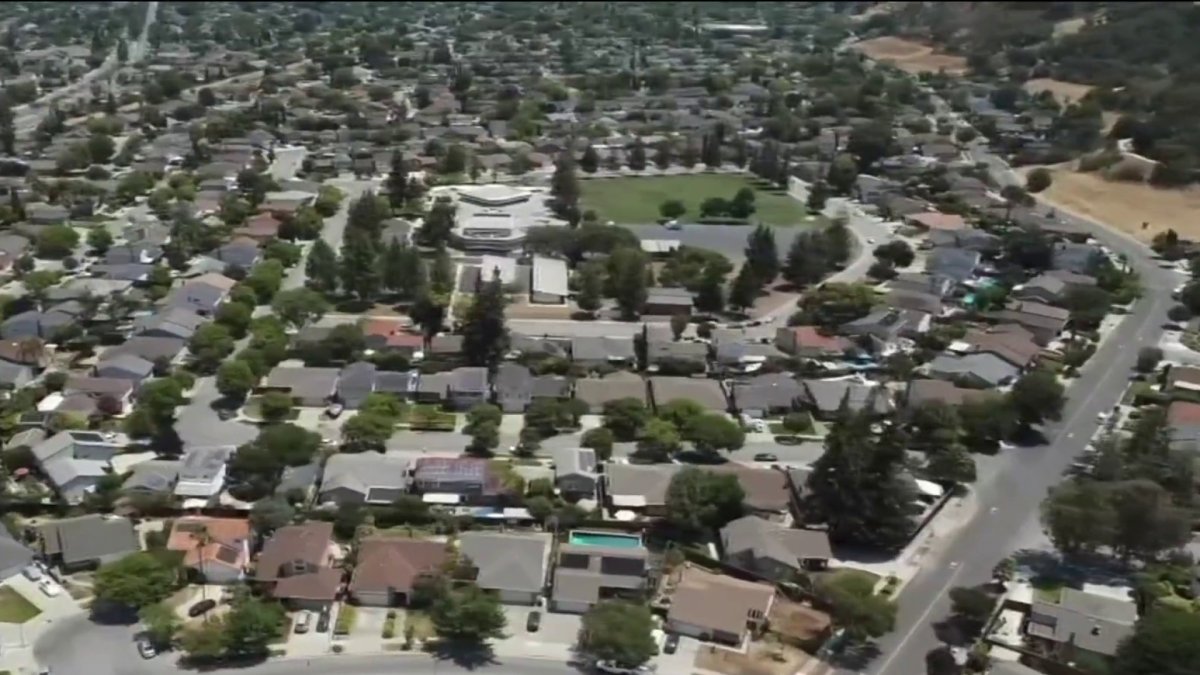 California homeowners struggle amid state's insurance market crisis - Vimarsana News