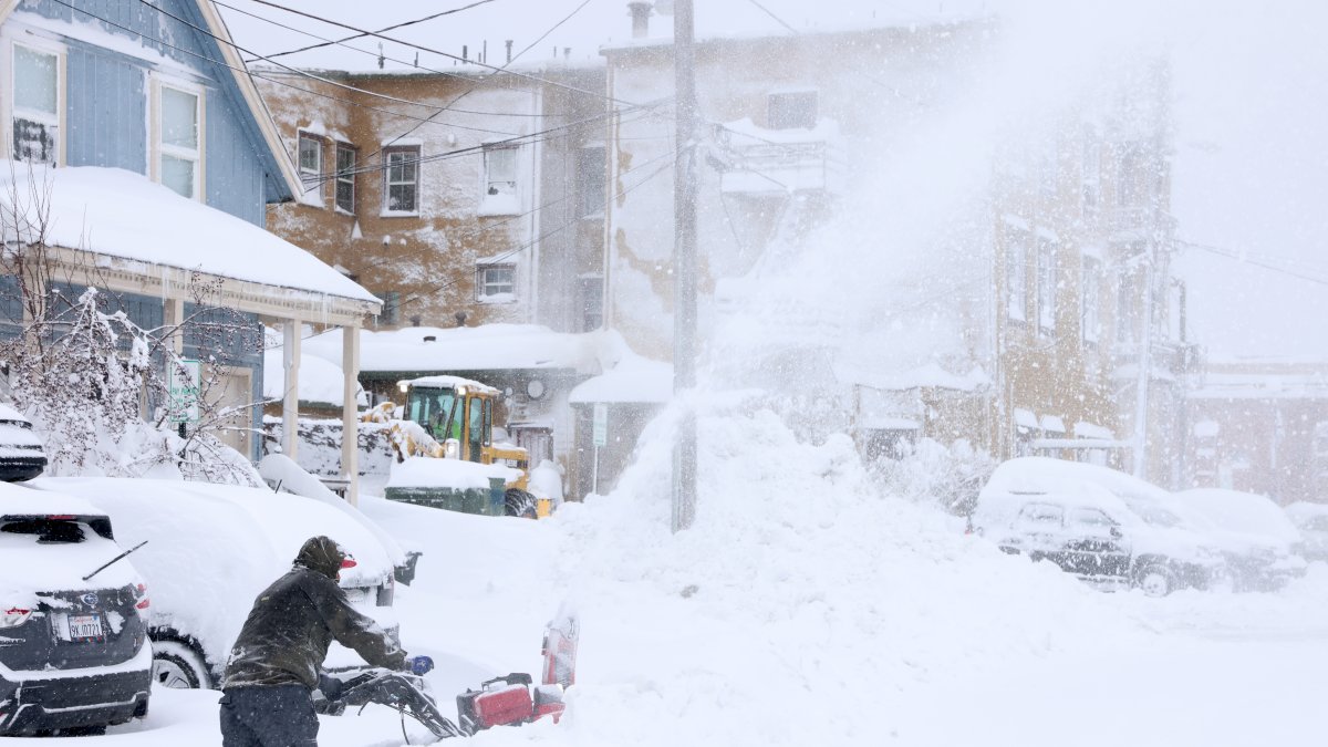 I80 remains closed as snow continues to fall in the blizzardhit