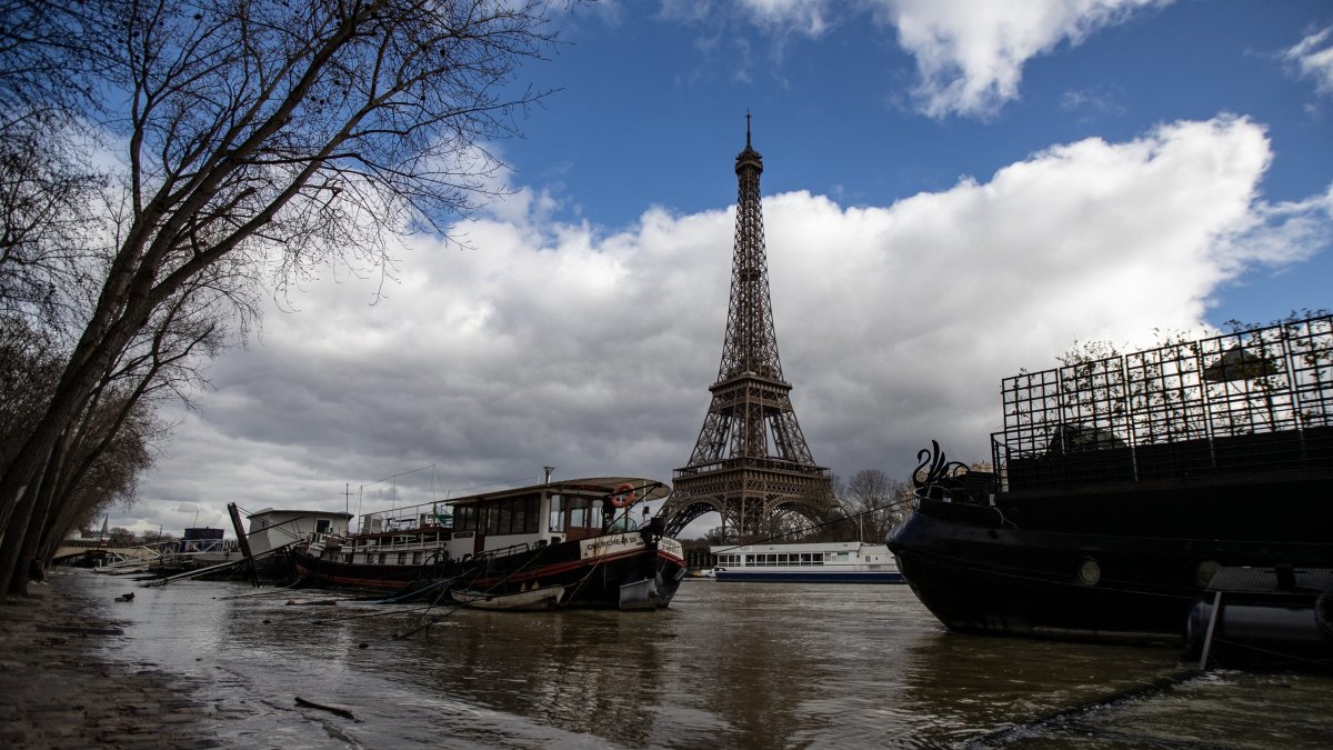 Paris won’t allow tourists free access to Olympics opening ceremony