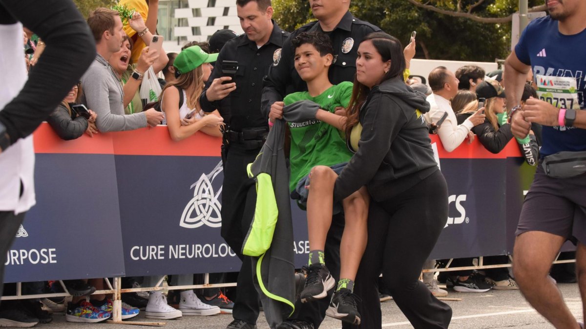 LAPD Sergeant helps carry young runner to LA Marathon finish NBC Bay Area