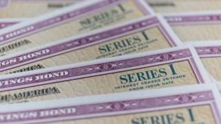 Series I bonds are ‘still a good deal’ despite an expected falling rate in May, experts say