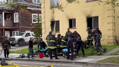 Security guard helps rescue people from structure fire in Oakland