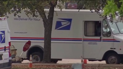 San Carlos residents react after postal worker robbed at gunpoint