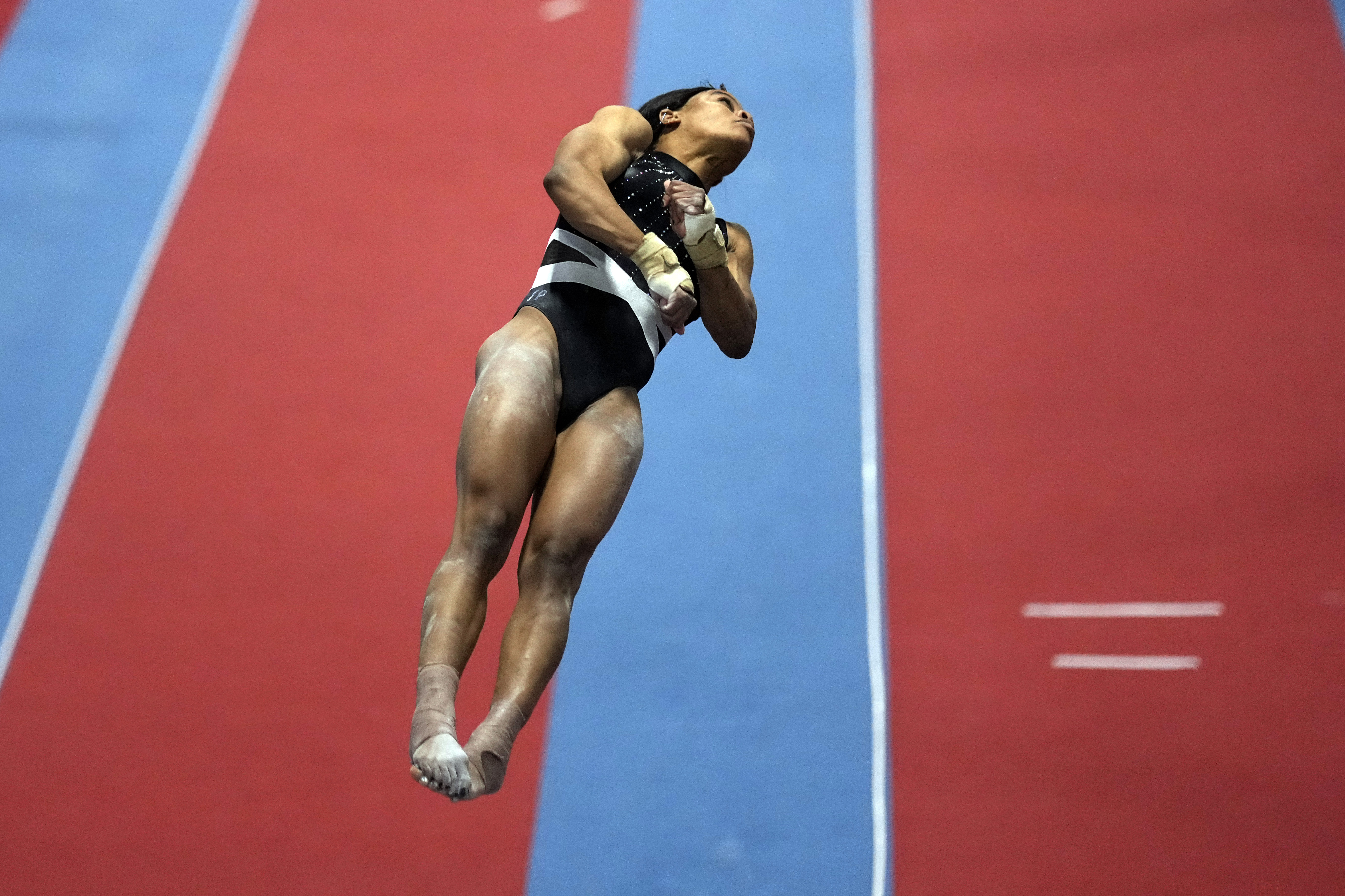 2012 Olympics champ Gabby Douglas competes after 8 years – NBC Bay Area - Vimarsana News