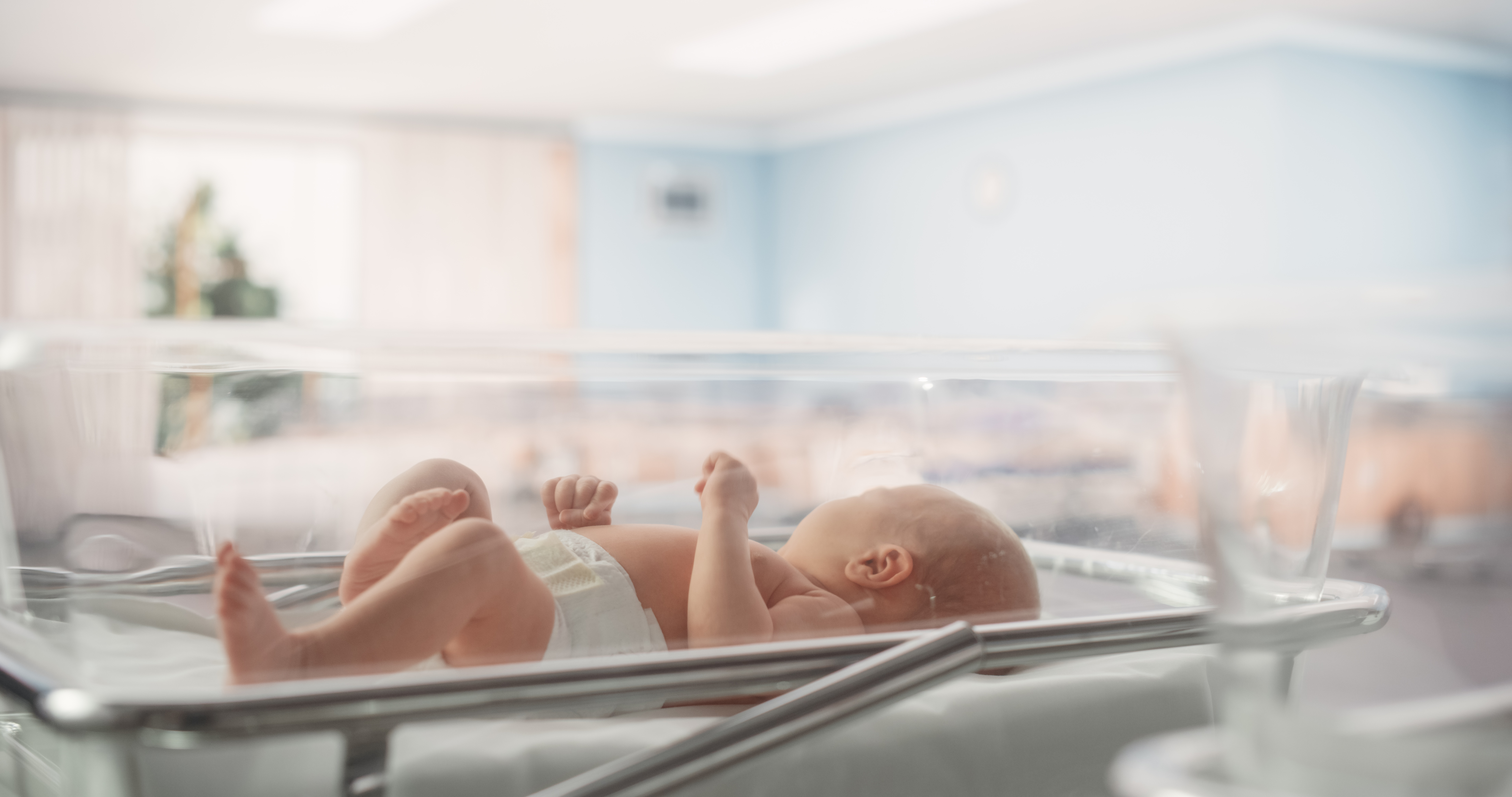 Mom says she cuddled the wrong baby for hours after her newborn was swapped at birth