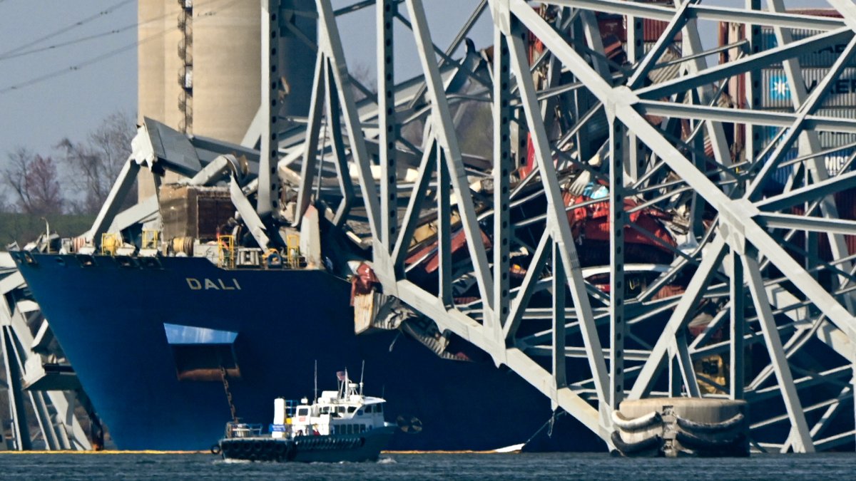 Engineers reveal timeline to reopen Baltimore port amid bridge collapse