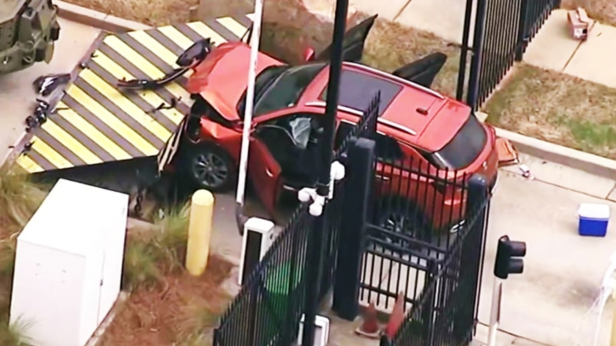 Driver who rammed SUV into FBI office had to QAnon-linked online presence – NBC Bay Area - Vimarsana News