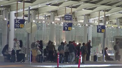 Port commissioners unanimously approve Oakland airport name change