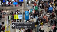 Record number of travelers screened at US airports ahead of Memorial Day weekend