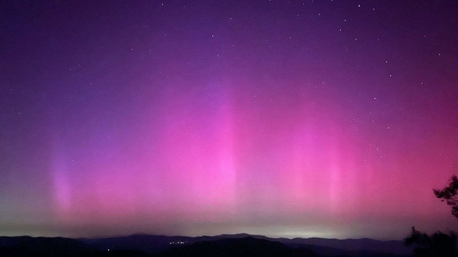Northern lights, aurora borealis seen from San Diego County mountains