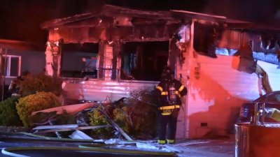 1 dead, 1 injured in Pleasanton mobile home fire