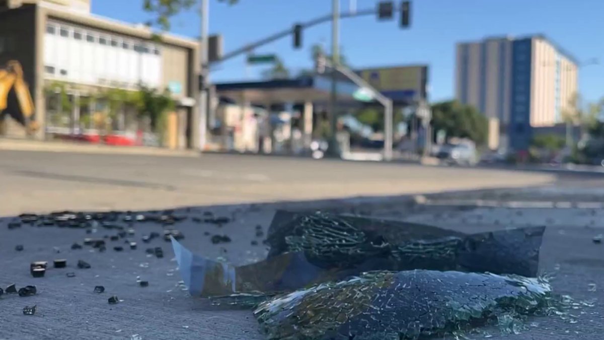 Thieves break into Oakland high school graduate’s car, steal gifts and