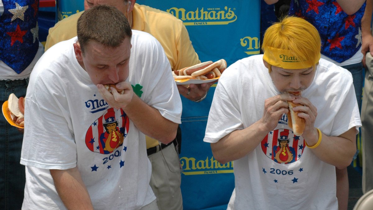 Joey Chestnut vs. Takeru Kobayashi live hot dog eating competition