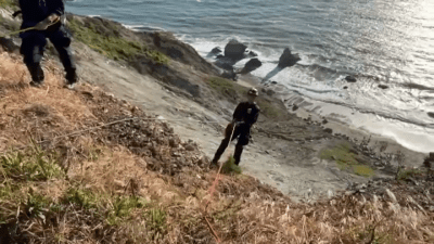 Crews rescue 2 people trapped on San Francisco cliff