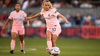 Claire Emslie #10 of Angel City FC passes against the Bay FC in the first half at PayPal Park on June 22, 2024 in San Jose, California. (Photo by Eakin Howard/Getty Images)