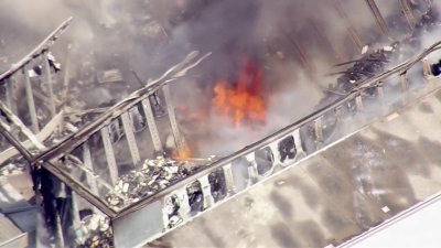 Watch: Firefighters battle blaze in San Jose