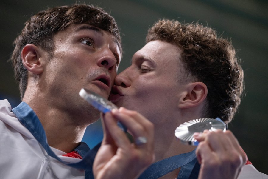 Silver medallists Britain's Noah Williams and Thomas Daley celebrate with their medals following the men's synchronized 10m platform diving at the Paris 2024 Olympic Games.