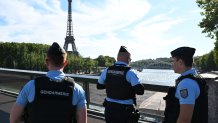 11 August 2024, France, Paris: Gendarmerie security forces patrol not far from the Eiffel Tower. A man climbing the façade of the Eiffel Tower caused a police operation at the Parisian landmark a few hours before the Olympic closing ceremony. The man was spotted shortly before 3 p.m., as the German Press Agency learned from police sources. Officers arrested the climber. Photo: Sebastian Kahnert/dpa (Photo by Sebastian Kahnert/picture alliance via Getty Images)