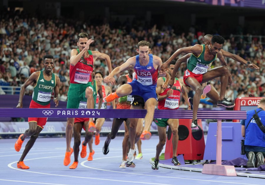 Kenneth Rooks competes in the men's 3000m steeplechase