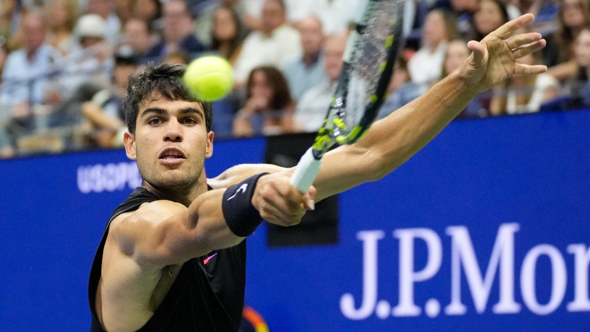 Carlos Alcaraz wins first round US Open match, extends winning streak