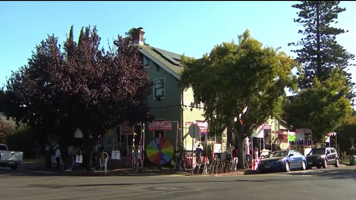 Alameda home’s Halloween decorations feature a political twist NBC