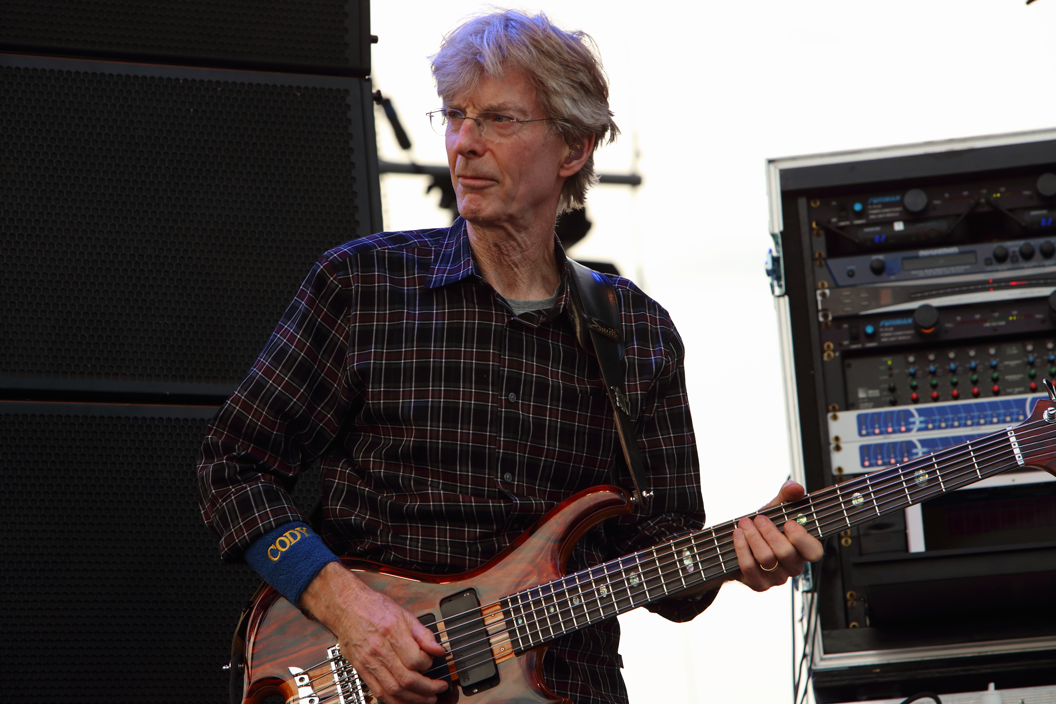 Fans gather to mourn Grateful Dead founding bassist Phil Lesh who died at 84