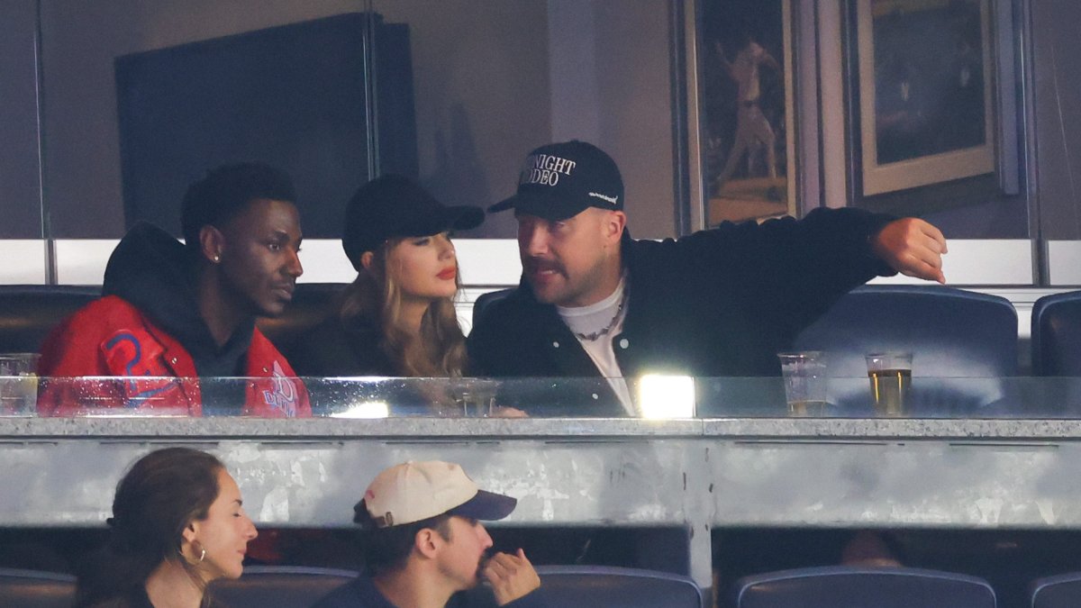 Taylor Swift, Travis Kelce attend YankeesGuardians ALCS Game 1 NBC