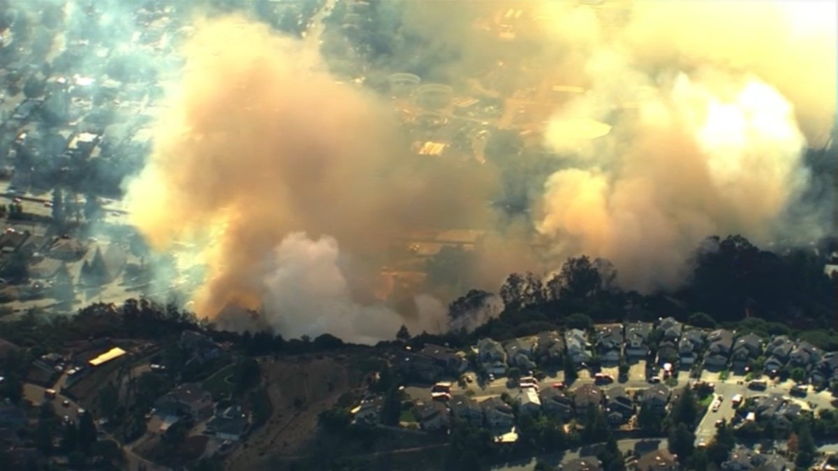 Oakland Hills fire live updates: 15% contained, evacuation orders still in effect