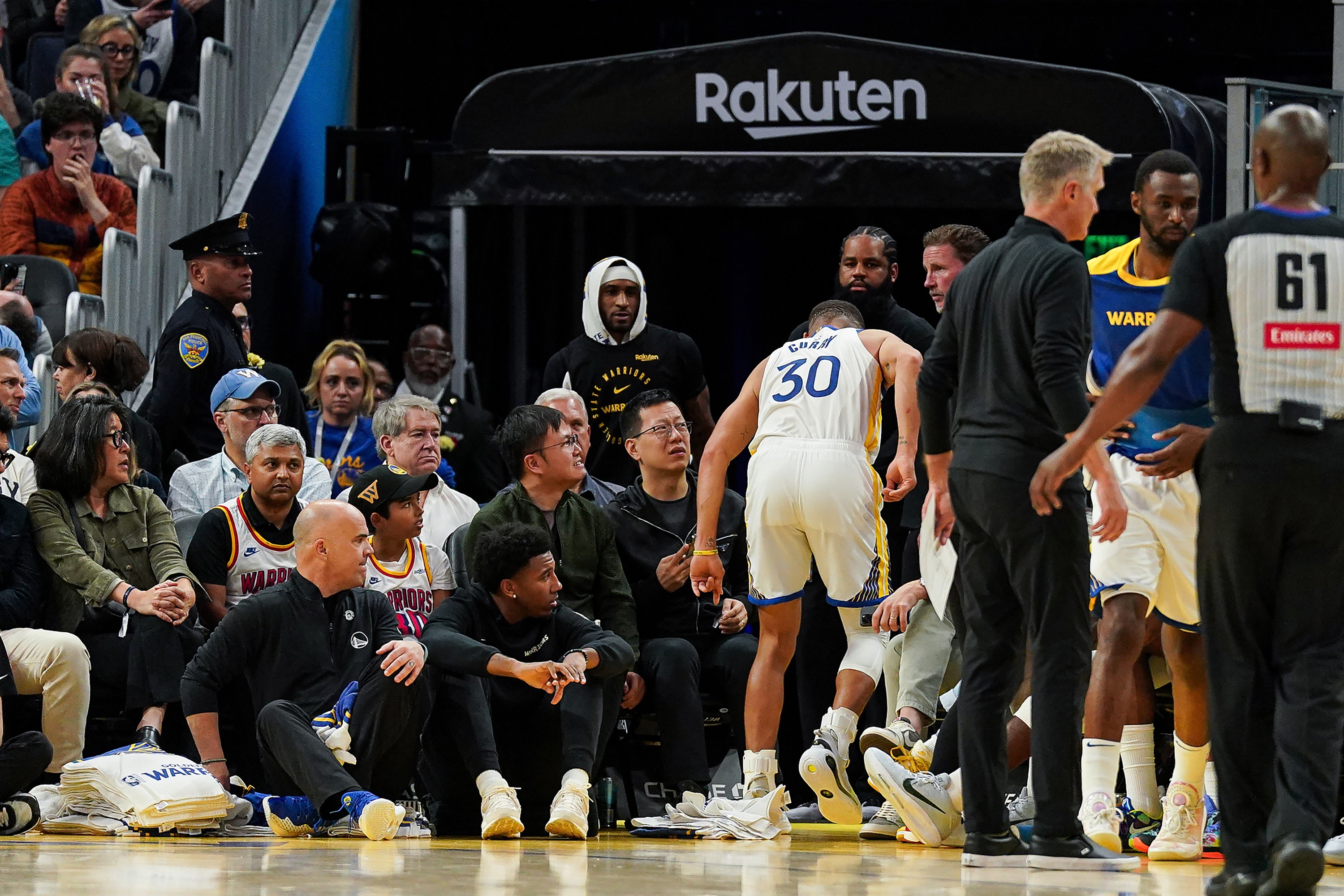 Steph Curry sprains ankle in Warriors’ loss – NBC Bay Area