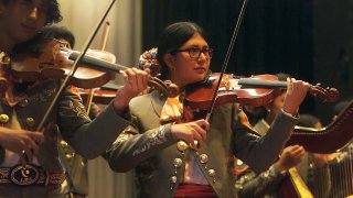 Laura Martinez Perez plays violin