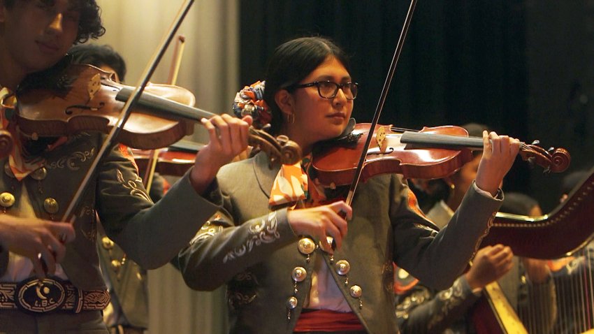 Laura Martinez Perez plays violin