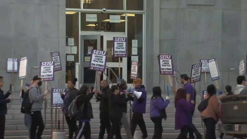 Court clerks picket outside a San Francisco courthouse Thursday. (Oct. 24, 2024)