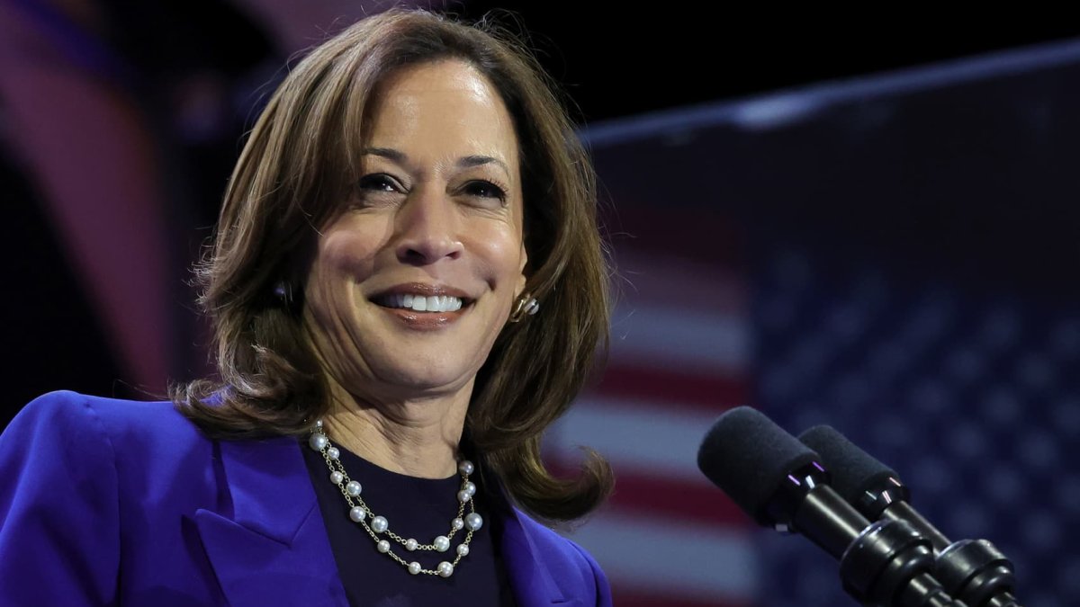Kamala Harris makes apperance on SNL, takes jab at former president Trump