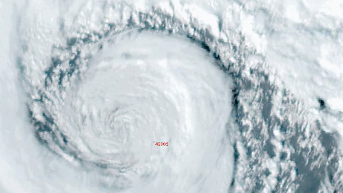 Bomb cyclone slams Pacific Northwest, leaving at least 2 dead – NBC Bay Area Bomb cyclone slams Pacific Northwest, leaving at least 2 dead – NBC Bay Area