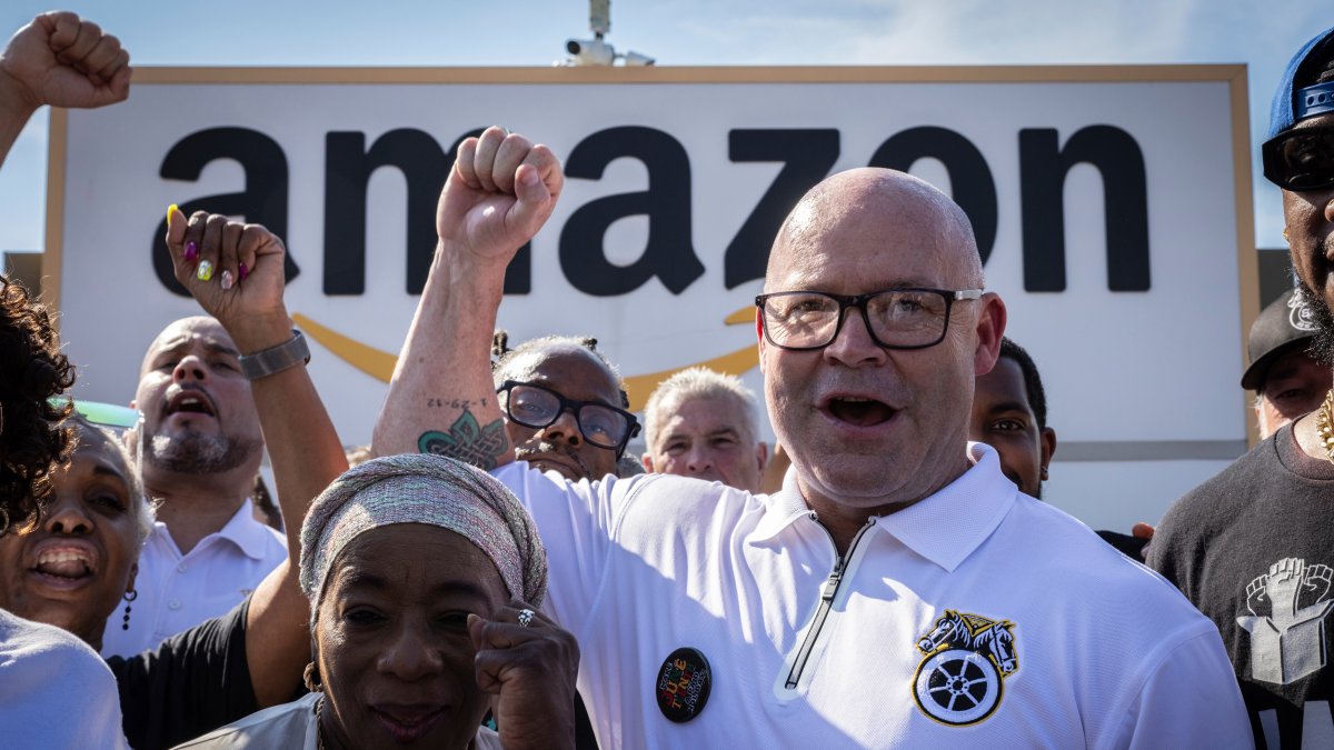 Amazon Teamsters Prepare Strike at Massive Riverside Hub