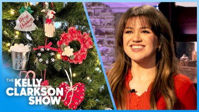 Kelly Clarkson meets woman replacing Christmas ornaments lost in natural disasters