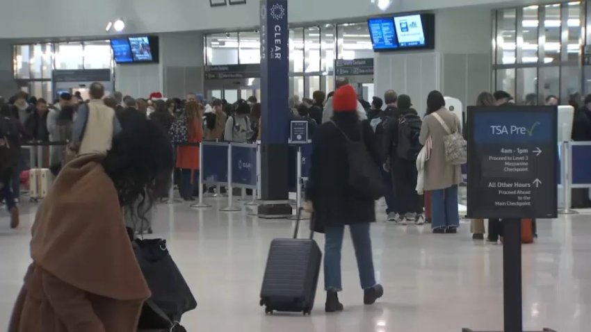 Travelers line up at San Francisco International Airport on Friday. (Dec. 20, 2024)