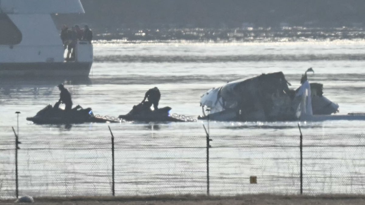 Live updates: DC plane crash rescue mission turns to recovery – NBC Bay ...